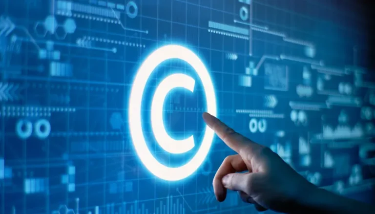 Droit d'auteur et IA : vers une taxe sur les données en Europe, illustrée par une main pointant vers un symbole de copyright numérique.