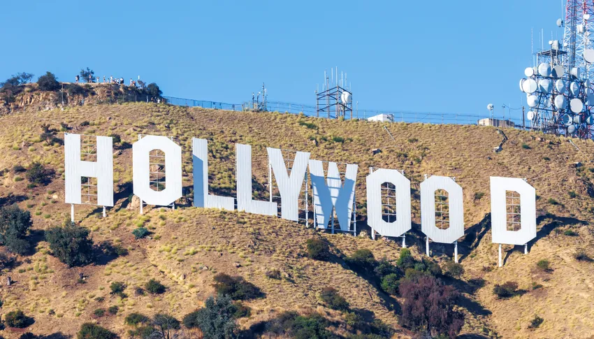 Les célèbres lettres d'Hollywood sur la colline de Los Angeles, symbole emblématique du cinéma américain.